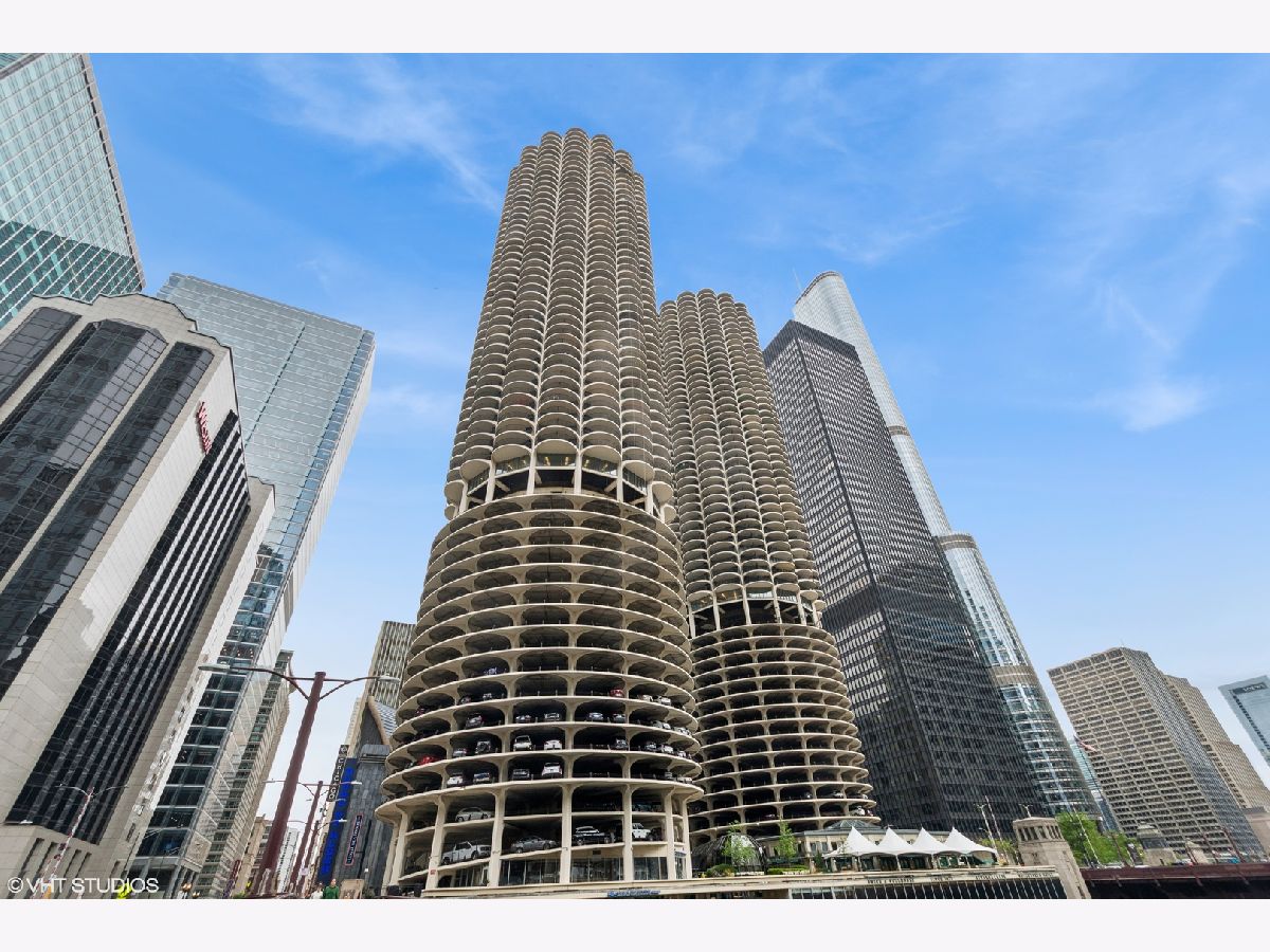 Condominiums For Sale Marina Towers Chicago Illinois, 300 State Street
