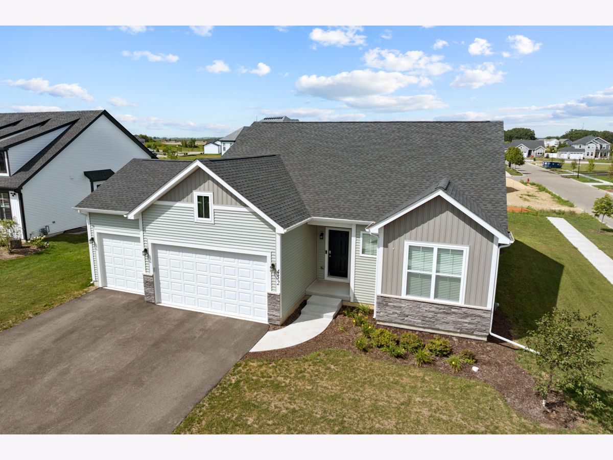  For Sale Hampshire Illinois, 452 Dawns End