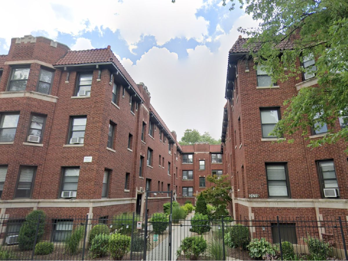  Rented Chicago Illinois, 2617.5 Spaulding