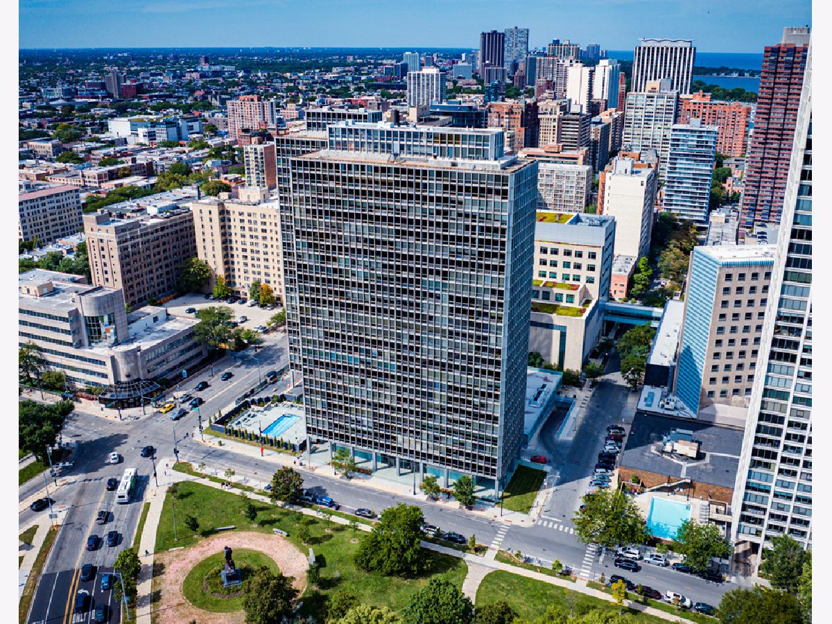  For Sale Chicago Illinois, 330 Diversey Parkway