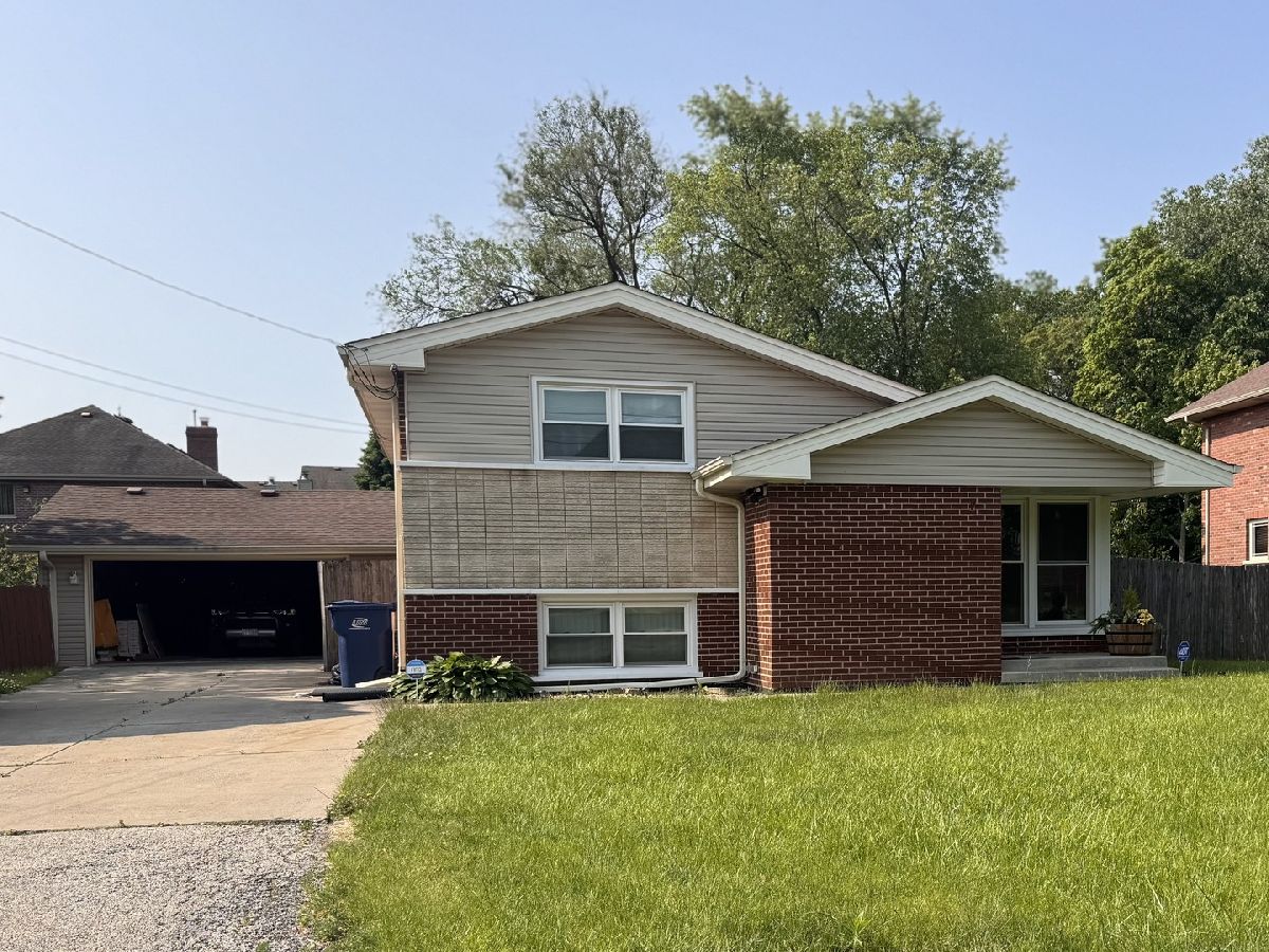  For Sale Hickory Hills Illinois, 7909 93rd Street