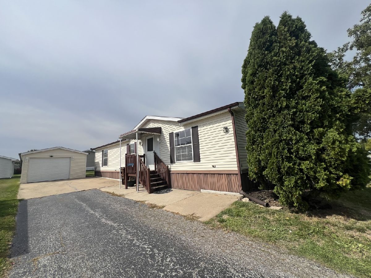  For Sale Beecher Illinois, 10 Swallow Lane