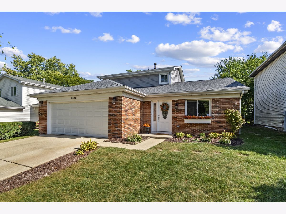 Homes & Townhomes & Condos For Sale Woodridge Center Woodridge Illinois, 6831 Dove Avenue