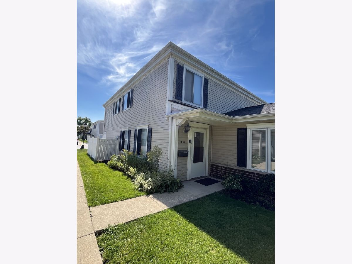 Townhomes & Condos For Rent Quincy Park Prospect Heights Illinois, 1491 Quaker