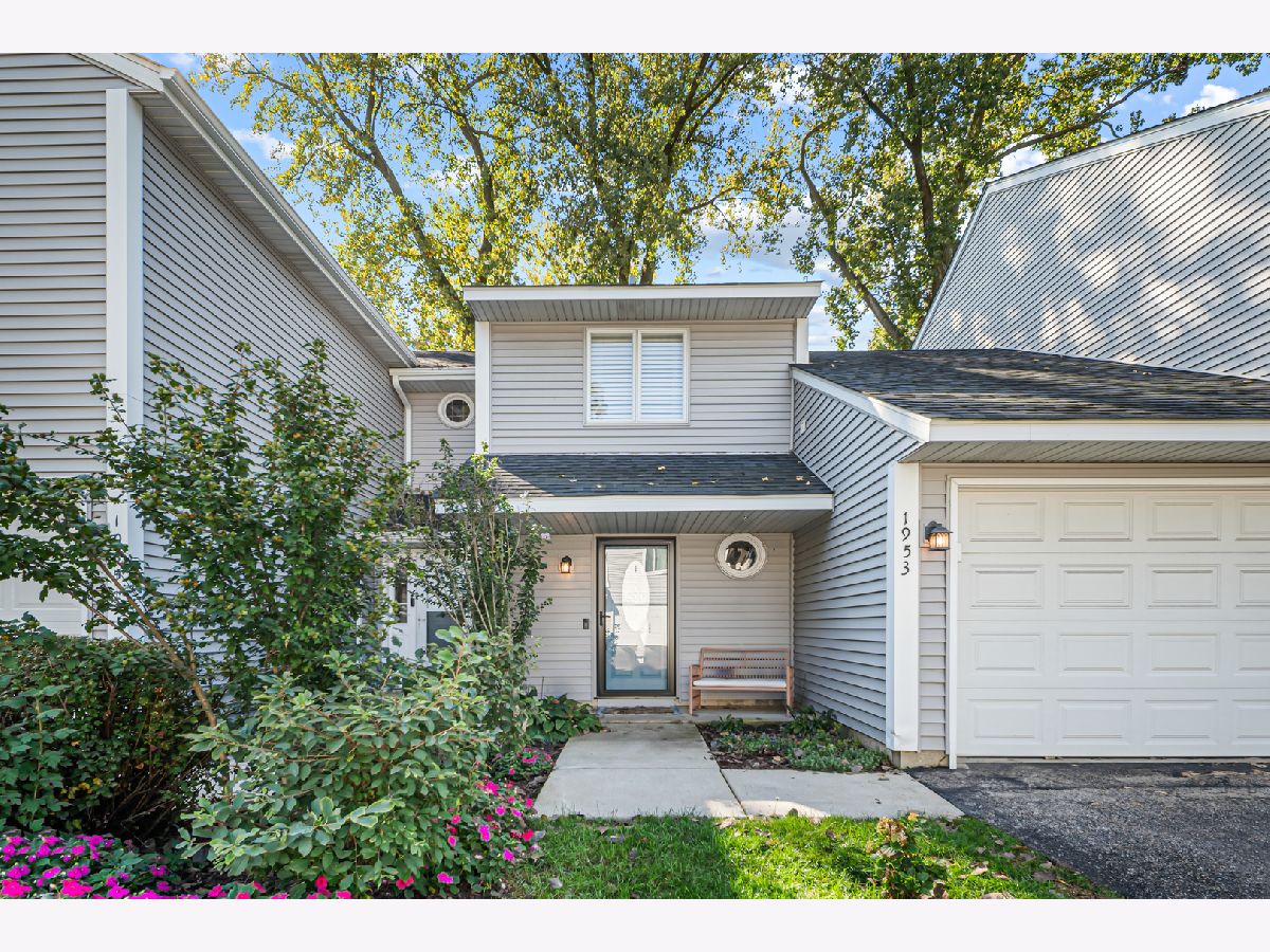 Condominiums For Sale Linden Woods Aurora Illinois, 1953 Charles Lane