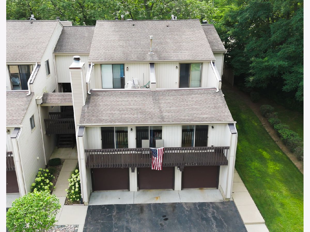 Townhomes & Condos For Sale Woodhills Bay Colony Fox Lake Illinois, 71 White Oaks Road