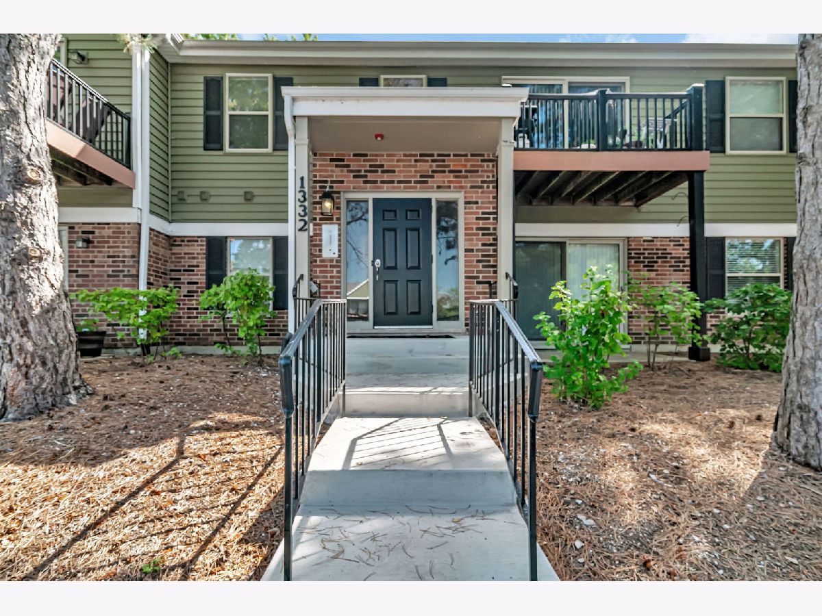 Condominiums For Sale Chantecleer Lakes Naperville Illinois, 1332 Mc Dowell Road