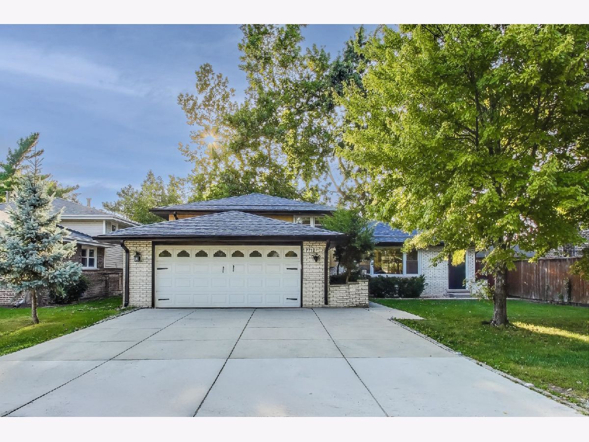  For Sale Justice Illinois, 7712 Cronin Avenue
