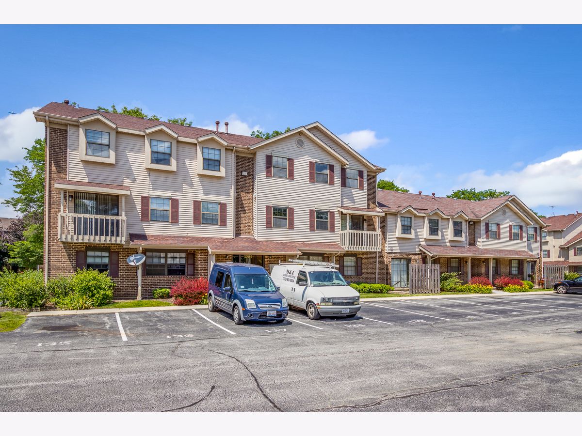 Condos & Townhomes For Rent Jefferson West Naperville Illinois, 1504 Jefferson
