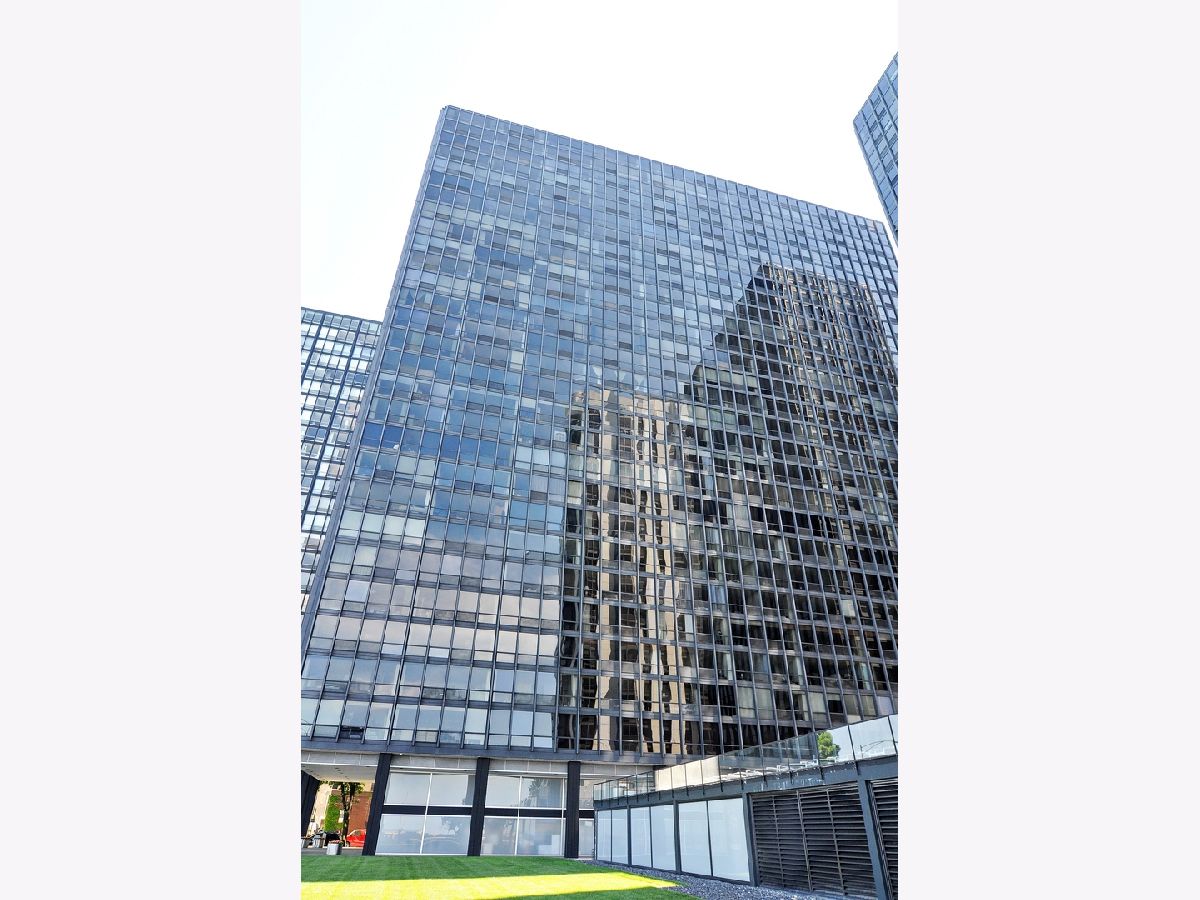 Condominiums For Sale Mies Van Der Rohe Chicago Illinois, 900 Lake Shore Drive