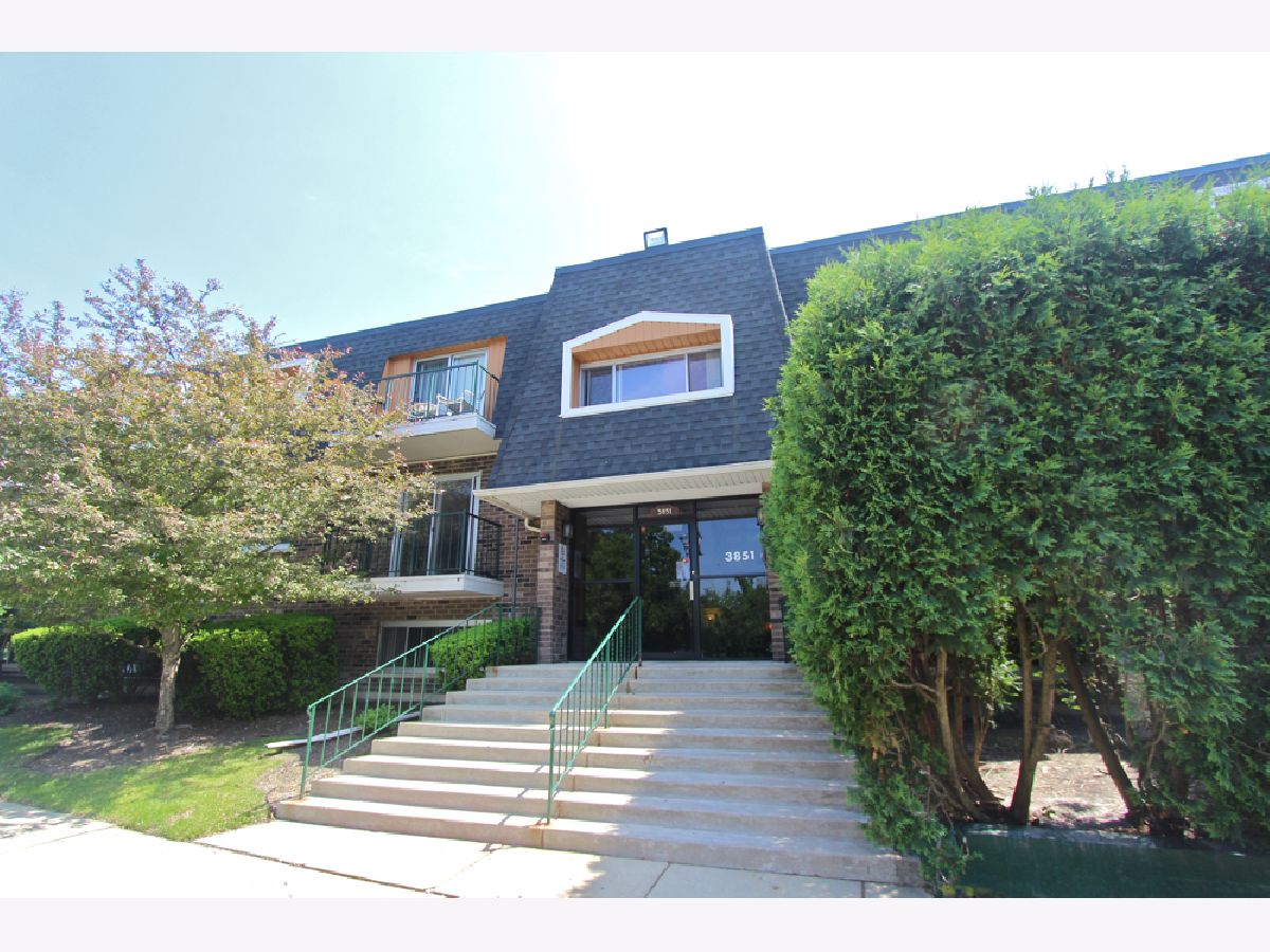 Condominiums For Rent 12 Oaks Northbrook Illinois, 3852 Parkway