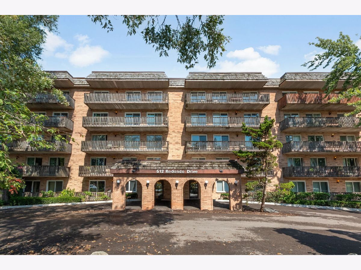 Condominiums & Homes For Sale Lake In The Woods Downers Grove Illinois, 512 Redondo Drive