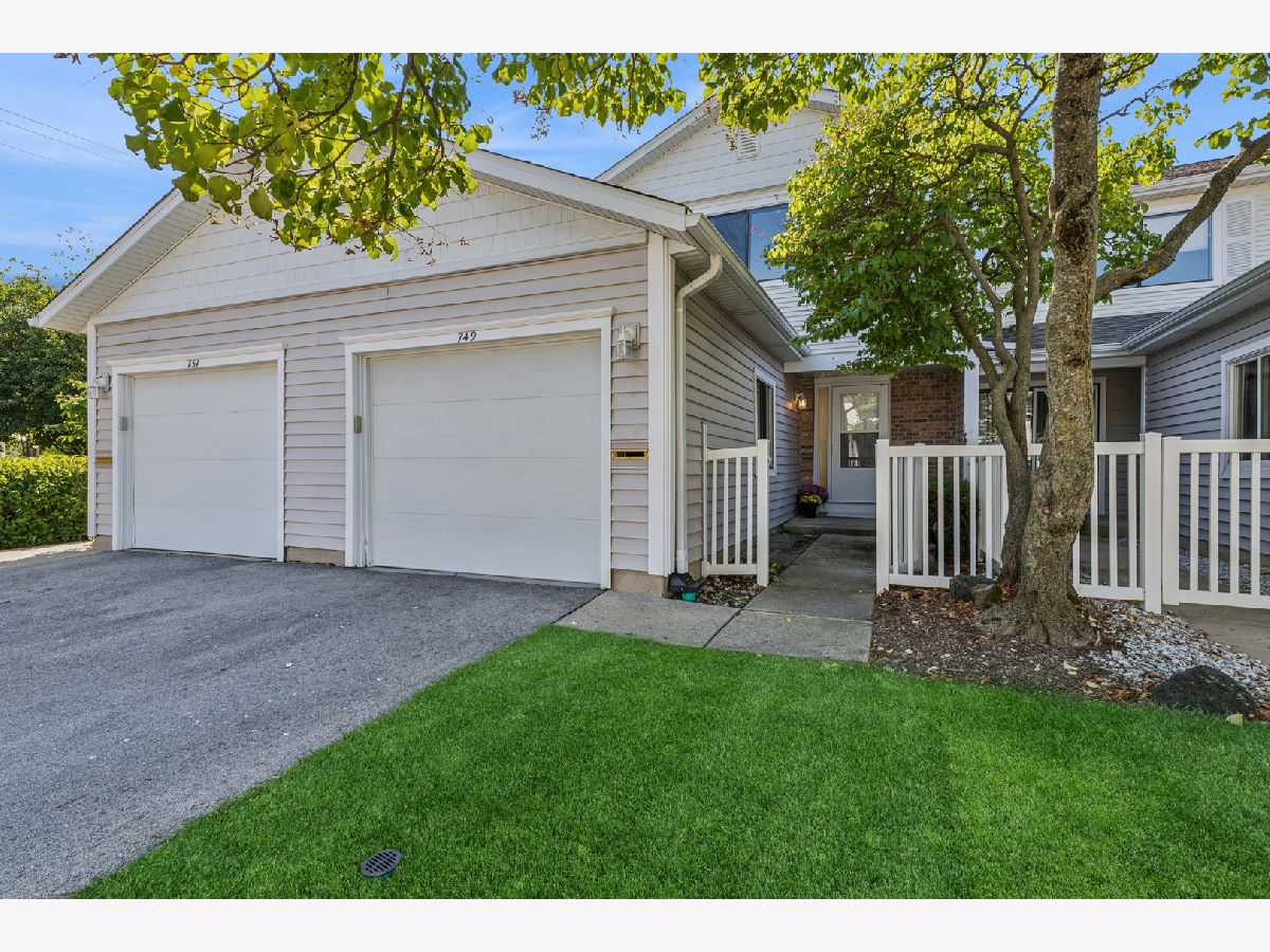 Rented Schaumburg Illinois, 749 Lakeview