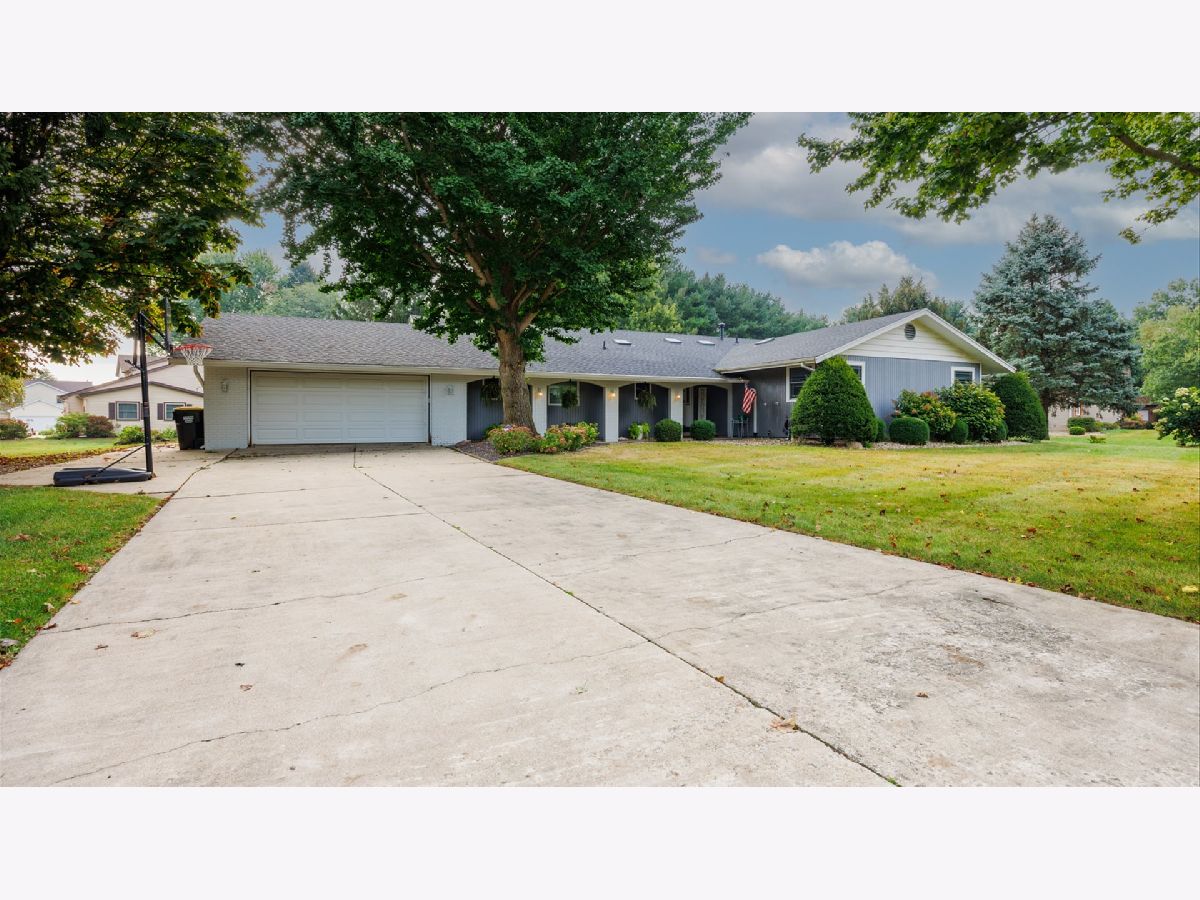 Homes & Condos & Townhomes For Sale Crestwicke Bloomington Illinois, 8989 Tamarac Way