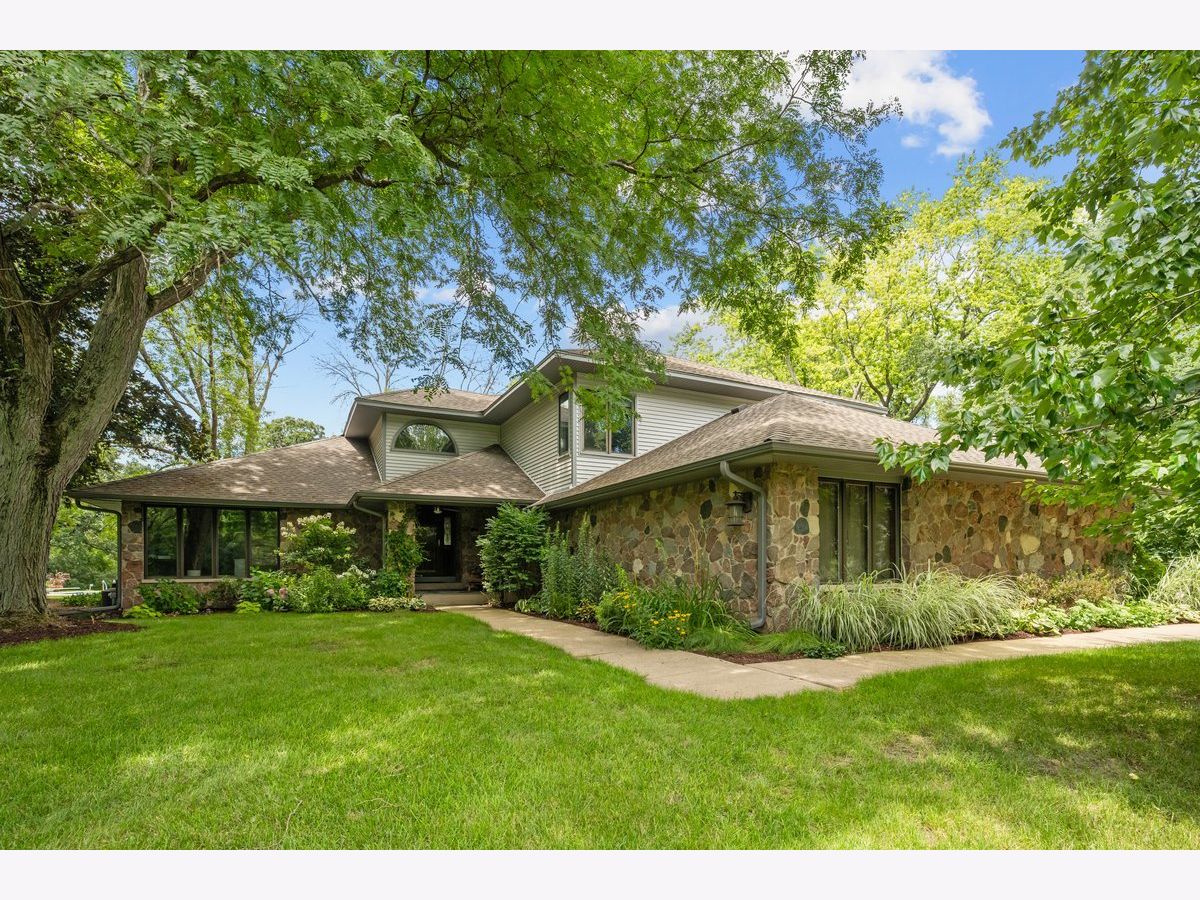  For Sale Long Grove Illinois, 5328 Oak Grove Drive