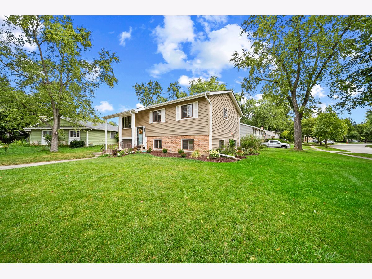 Homes & Condos & Townhomes For Sale Coventry Crystal Lake Illinois, 764 Lancaster Court