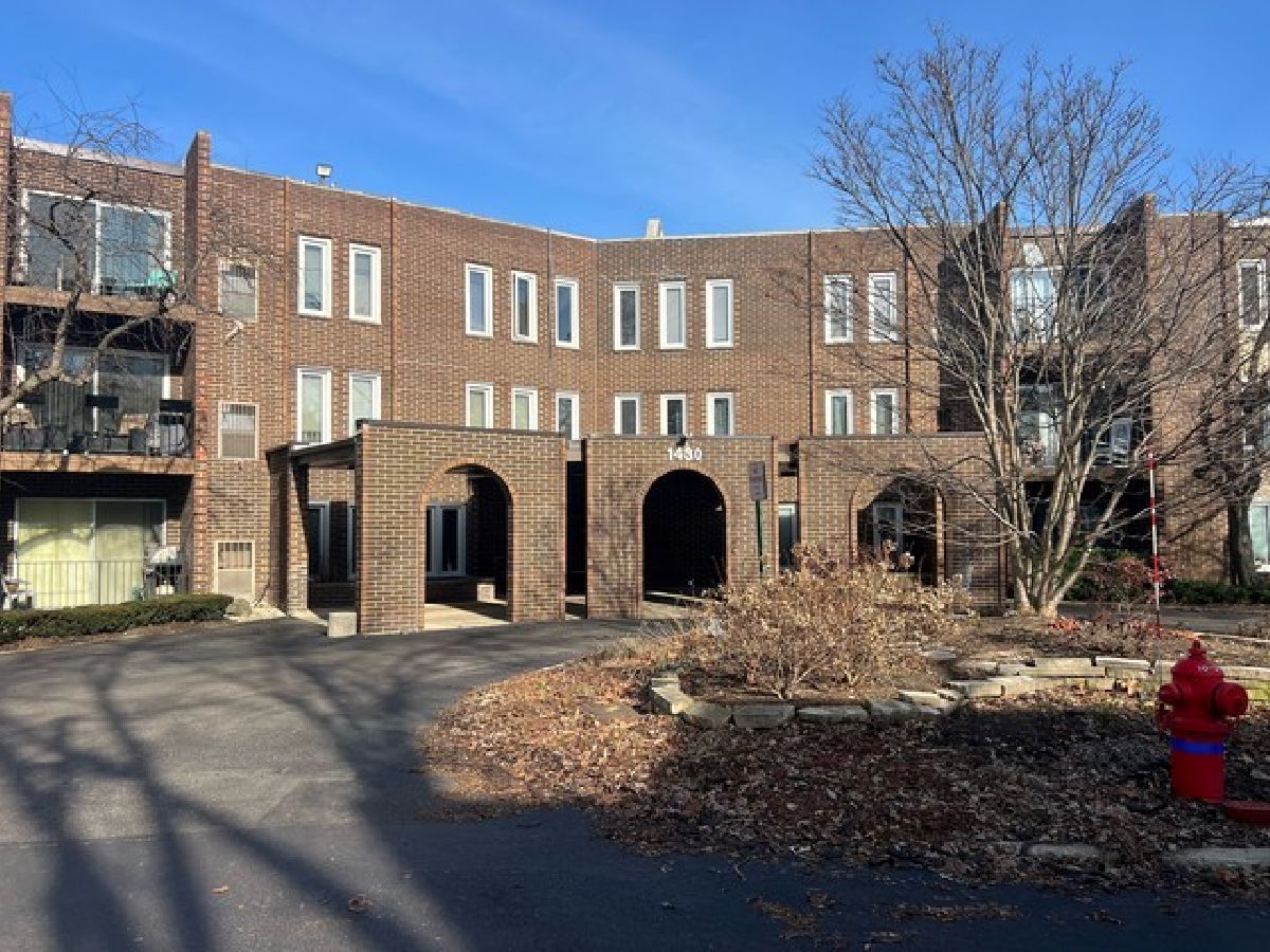  For Rent Wheeling Illinois, 1430 Sandstone