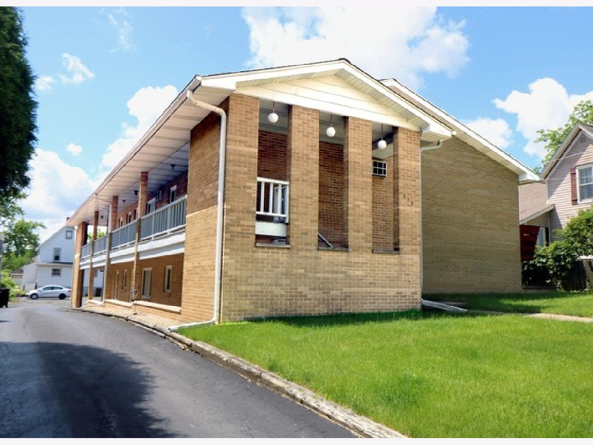  Rented Woodstock Illinois, 220 Griffing