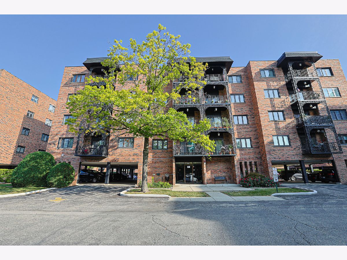 Condominiums For Sale Landings Des Plaines Illinois, 9356 Landings Lane