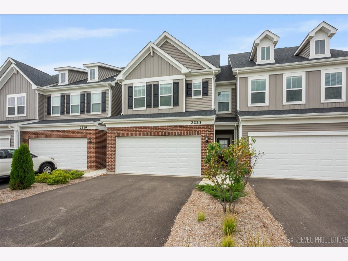 Condos & Townhomes & Homes For Rent Sawgrass Bolingbrook Illinois, 2223 Ryegrass