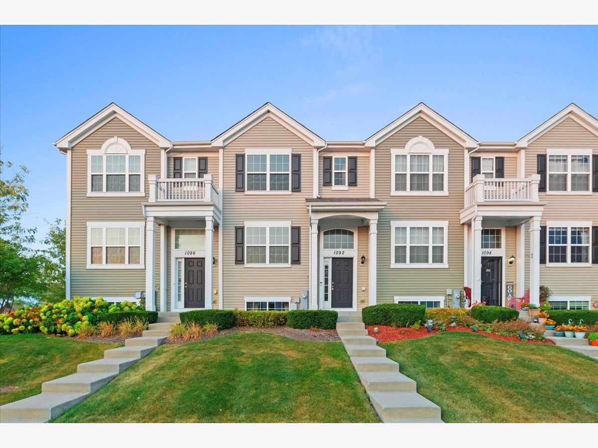 Townhomes & Condos & Homes For Rent Cambridge Lakes Pingree Grove Illinois, 1092 Sapphire