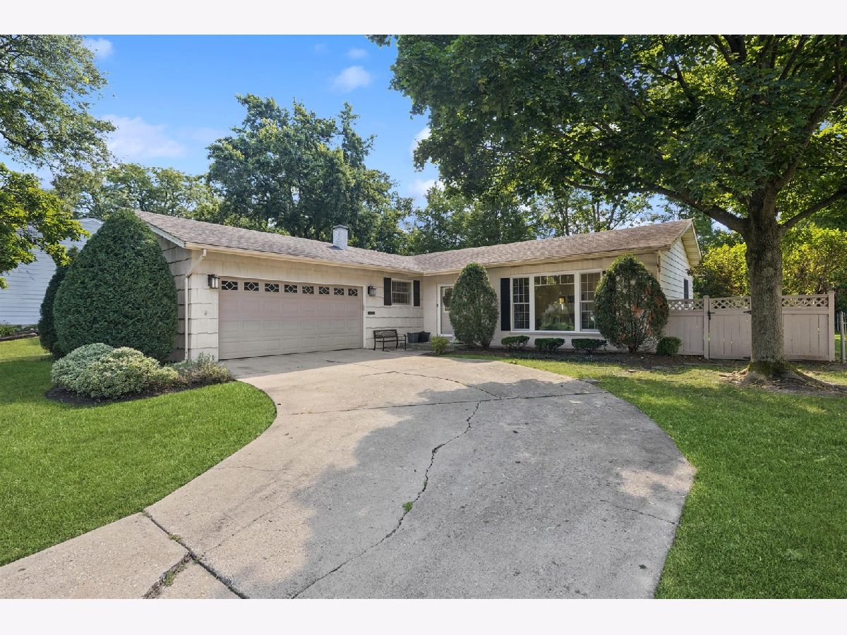 Homes & Townhomes & Condos For Sale Briarcliffe Wheaton Illinois, 1260 Windsor Drive