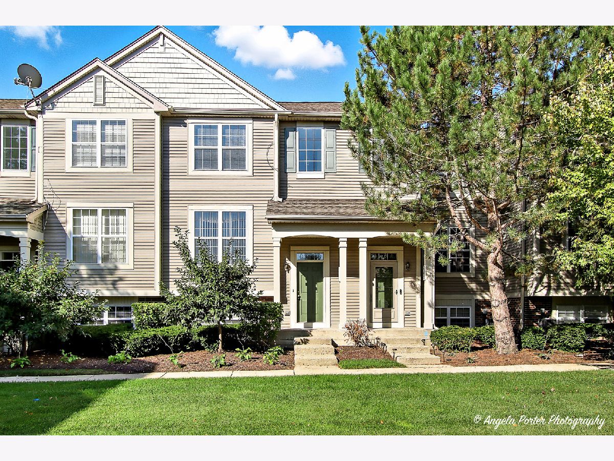 For Sale Lakemoor Illinois, 28744 Pondview Drive