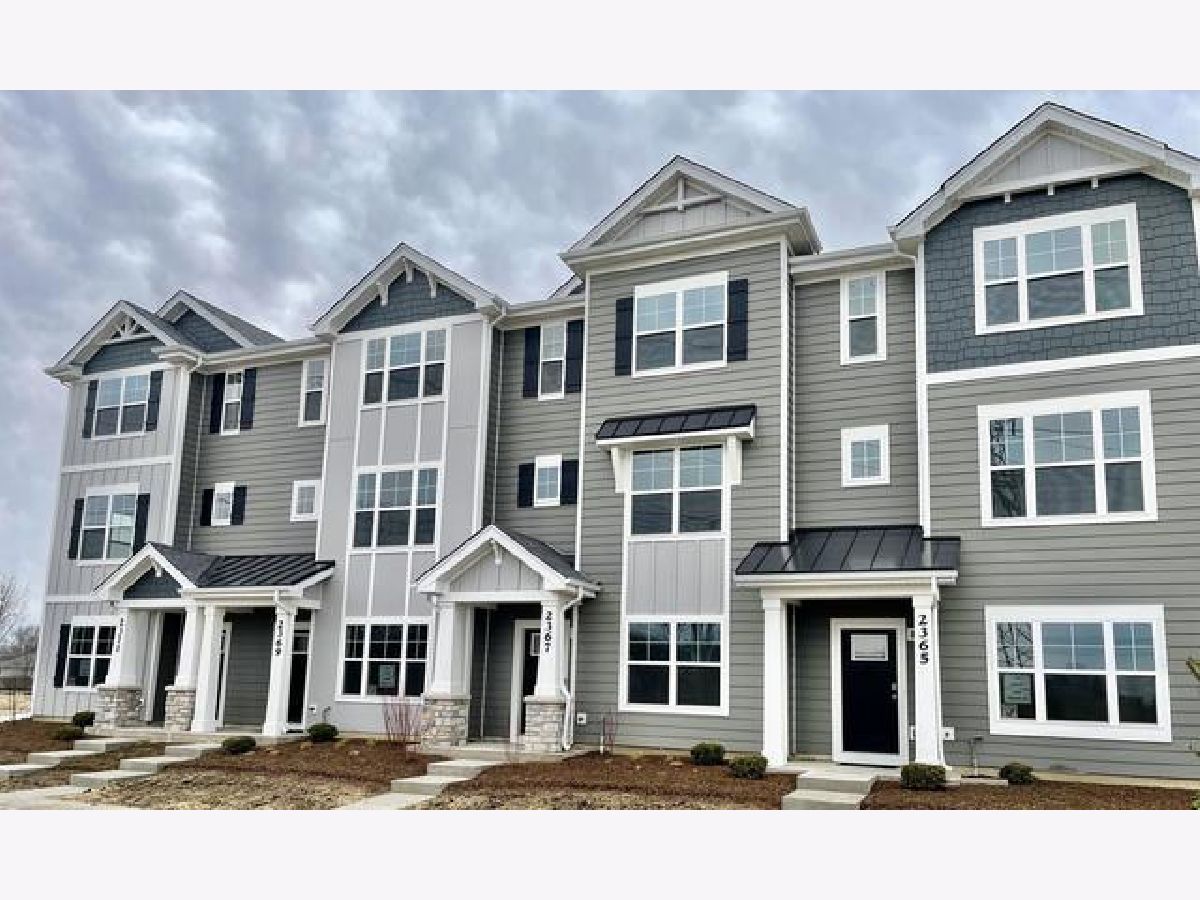 Condos & Townhomes For Rent The Townes At Oak Creek Mundelein Illinois, 2035 Sequoia