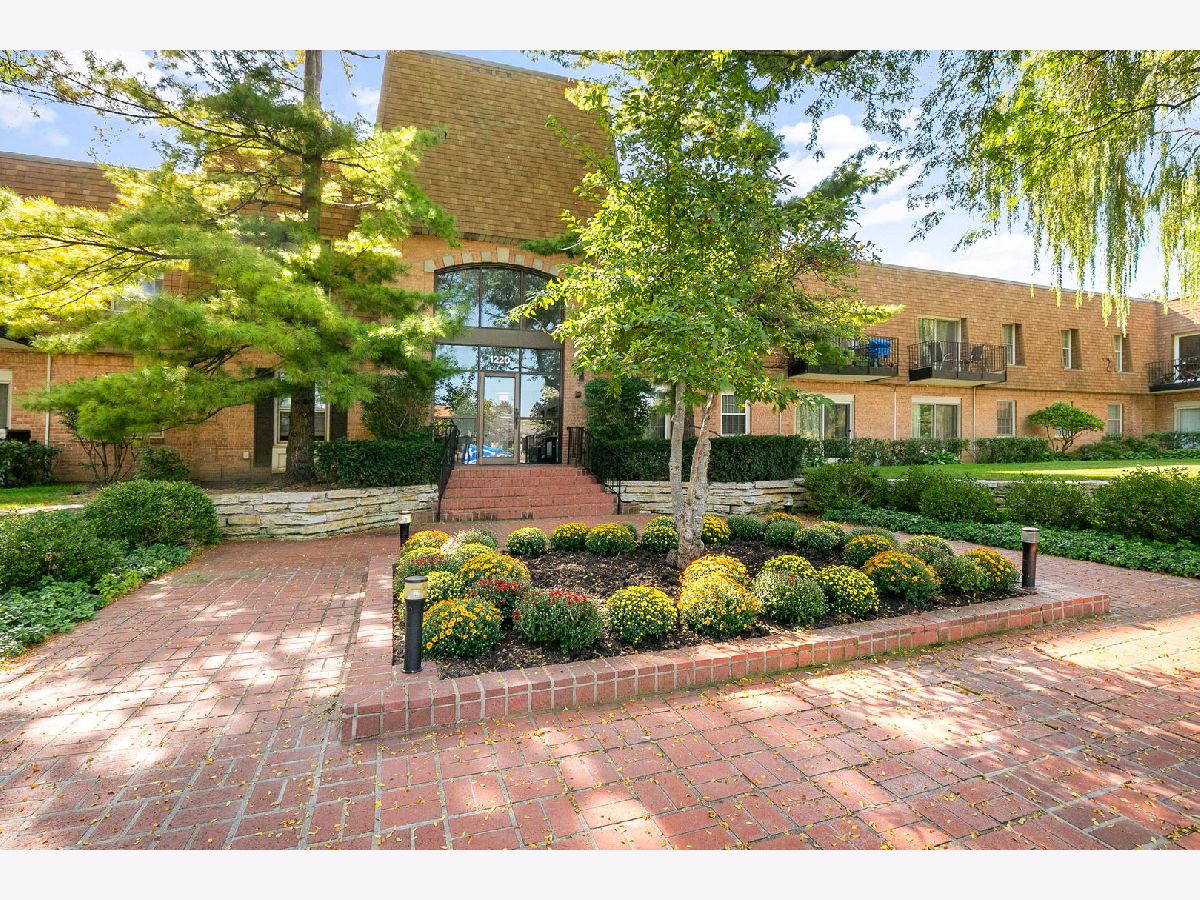 Condominiums For Sale Brooke Estates Highland Park Illinois, 1220 Park Avenue