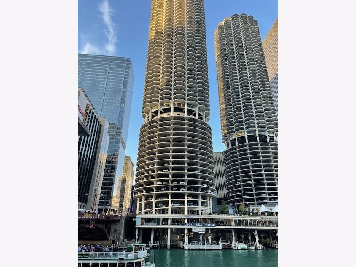 Condominiums For Rent Marina Towers Chicago Illinois, 300 State