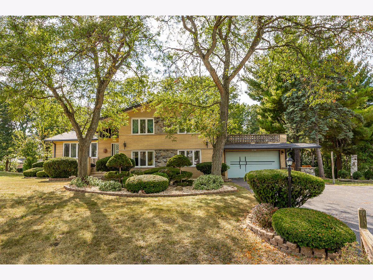 Homes For Sale Hillcrest Lemont Illinois, 11716 Center Drive