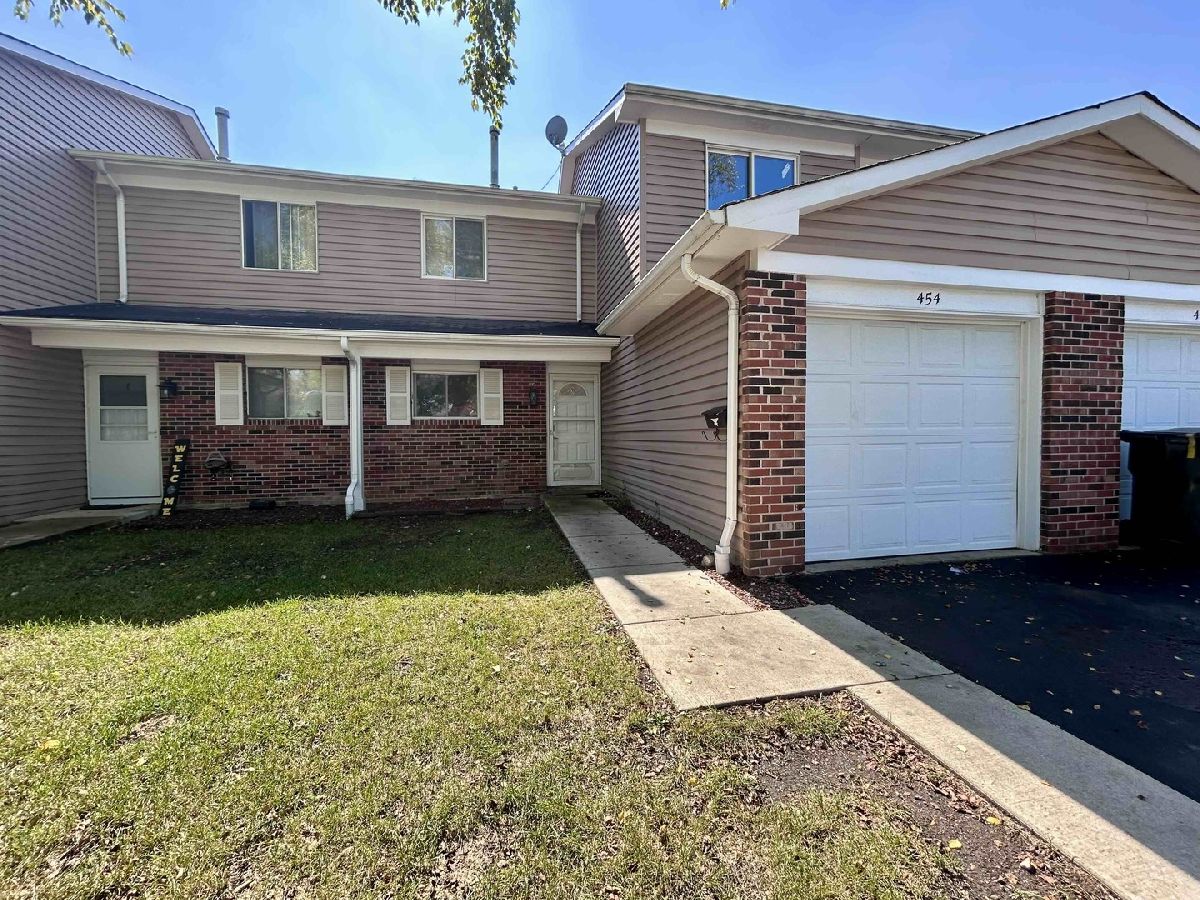 Townhomes & Condos & Homes For Sale Newport Village Carol Stream Illinois, 454 Esselen Court