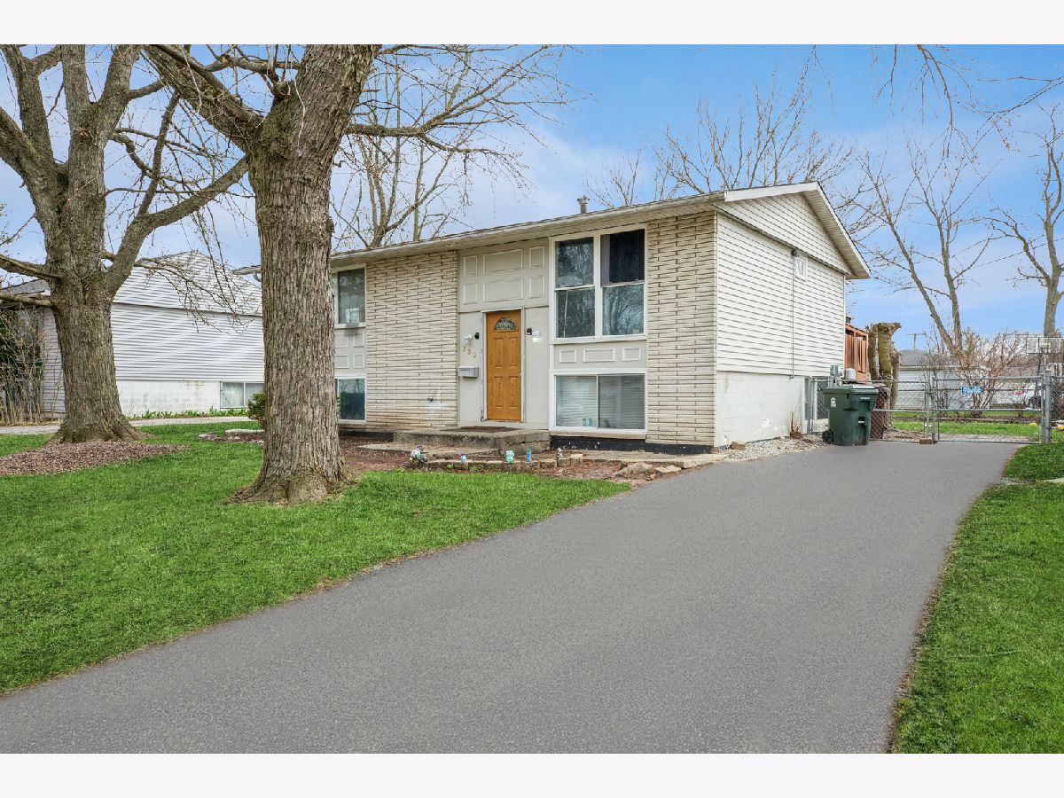 Homes For Sale Glenwood Forest Glenwood Illinois, 350 Tulip Drive