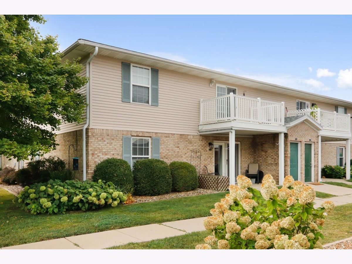 Condos & Townhomes For Sale Airport Park Bloomington Illinois, 1040 Ekstam Drive