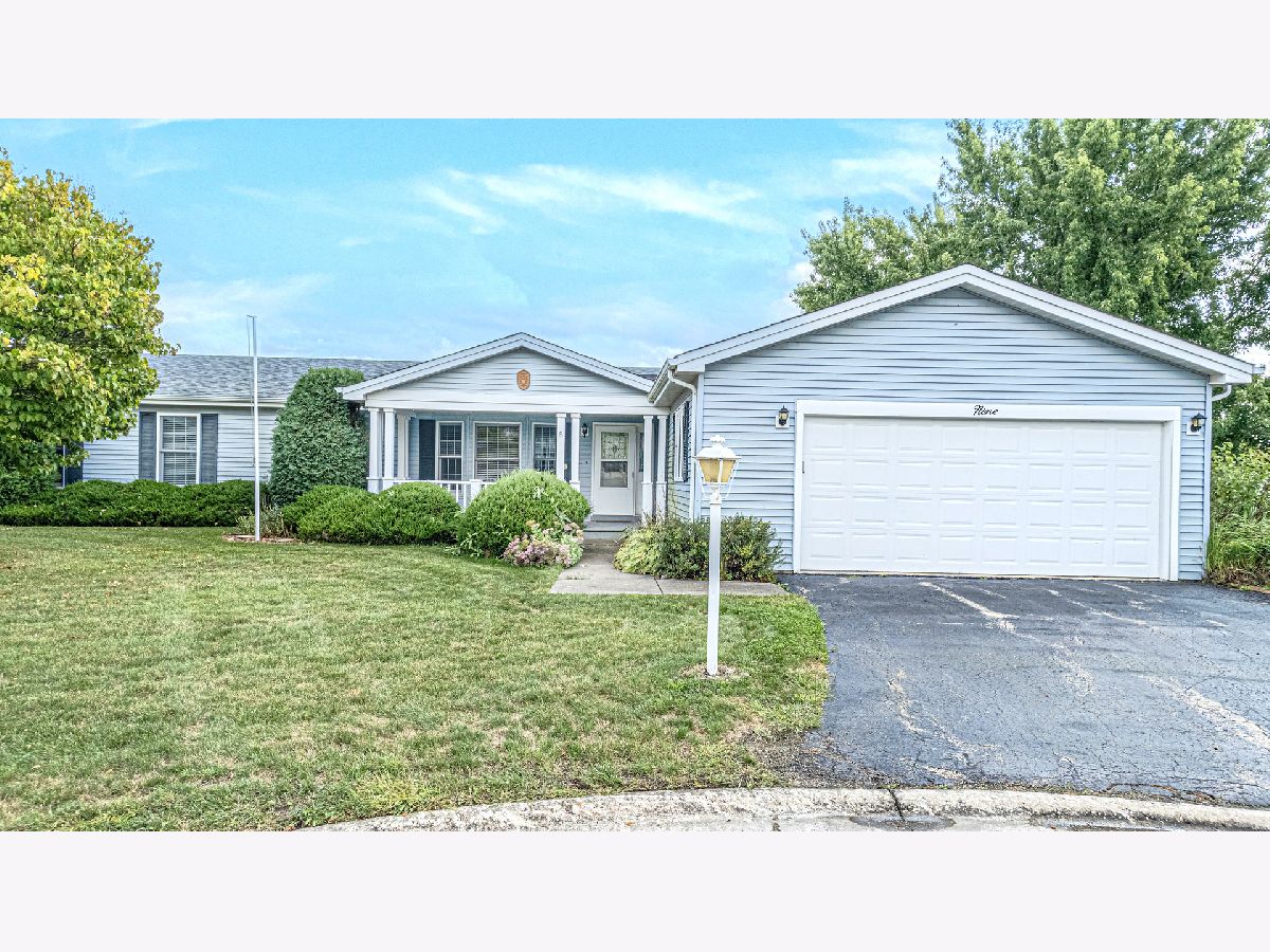 Homes & Condos & Townhomes For Sale Saddlebrook Farms Grayslake Illinois, 9 Derby Court