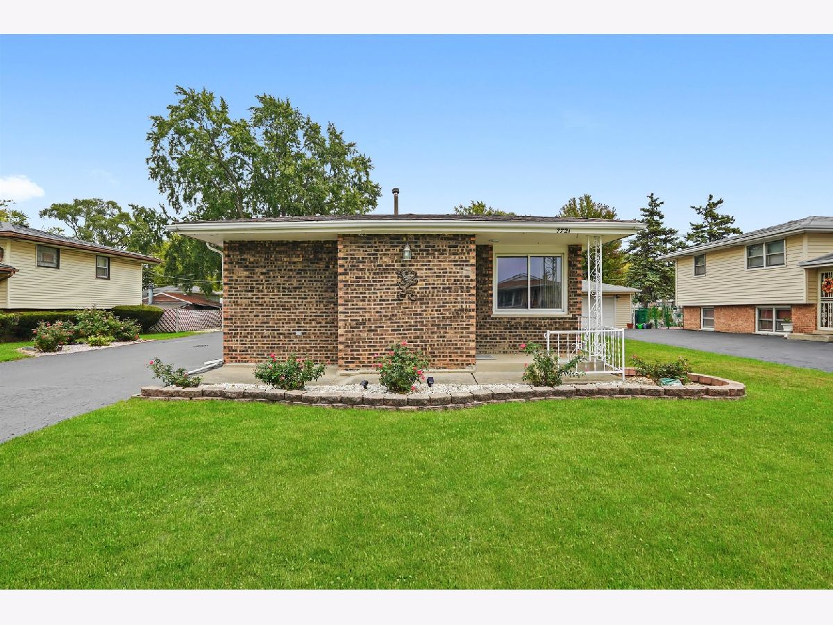 For Sale Burbank Illinois, 7721 Normandy Avenue