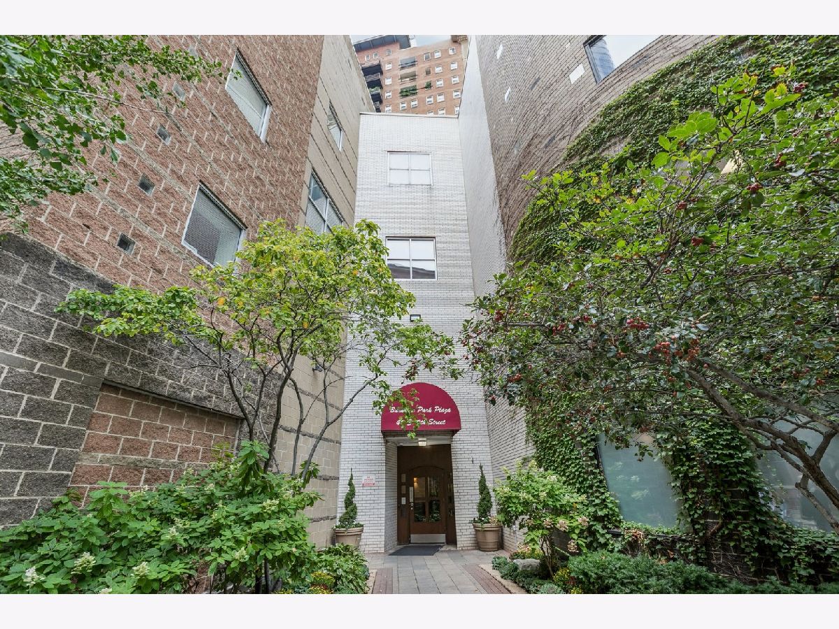 Condominiums For Sale Burnham Park Plaza Chicago Illinois, 40 9th Street