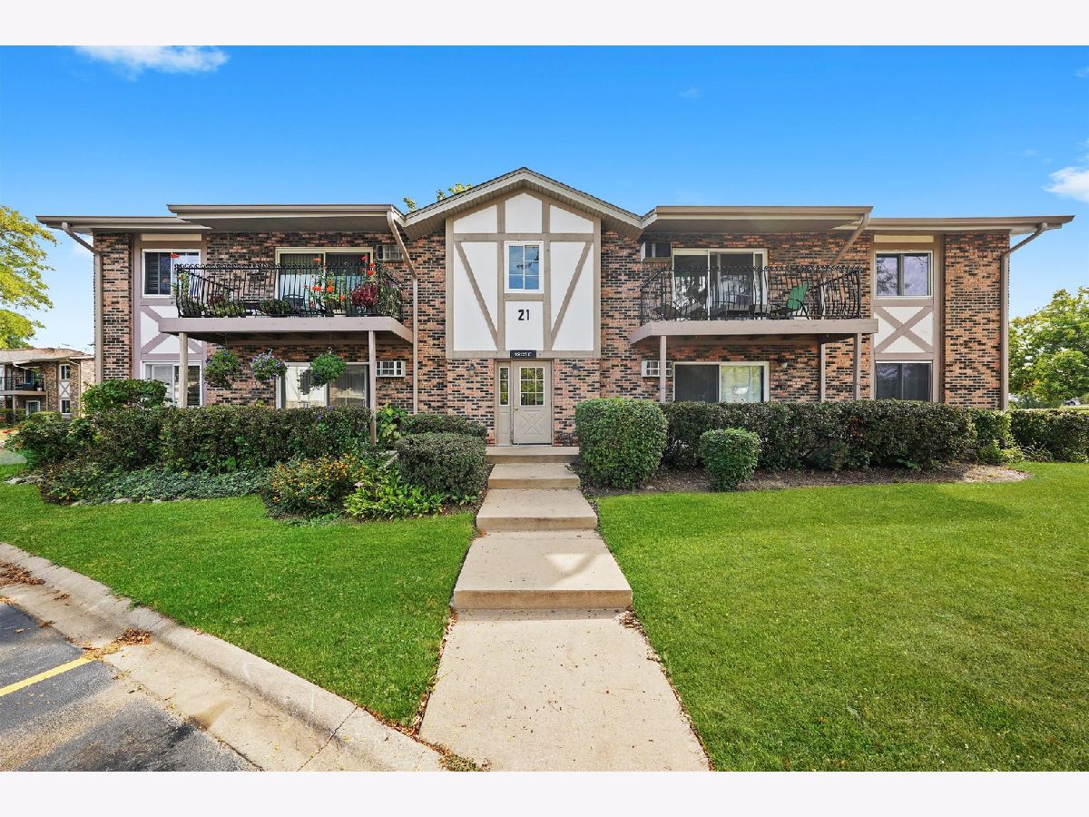Rented Willowbrook Illinois, 9S125 Lake