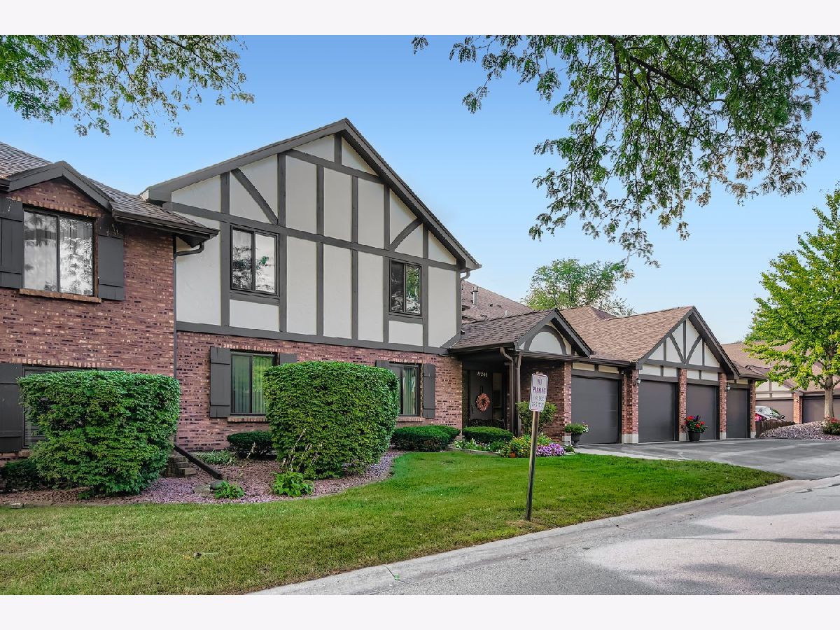Condominiums For Sale The Timbers Palos Hills Illinois, 11206 Cottonwood Drive