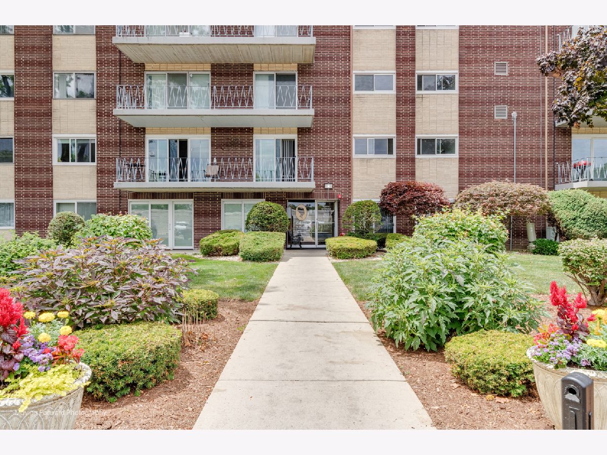 Condominiums For Sale Cameo Downers Grove Illinois, 2900 Maple Avenue