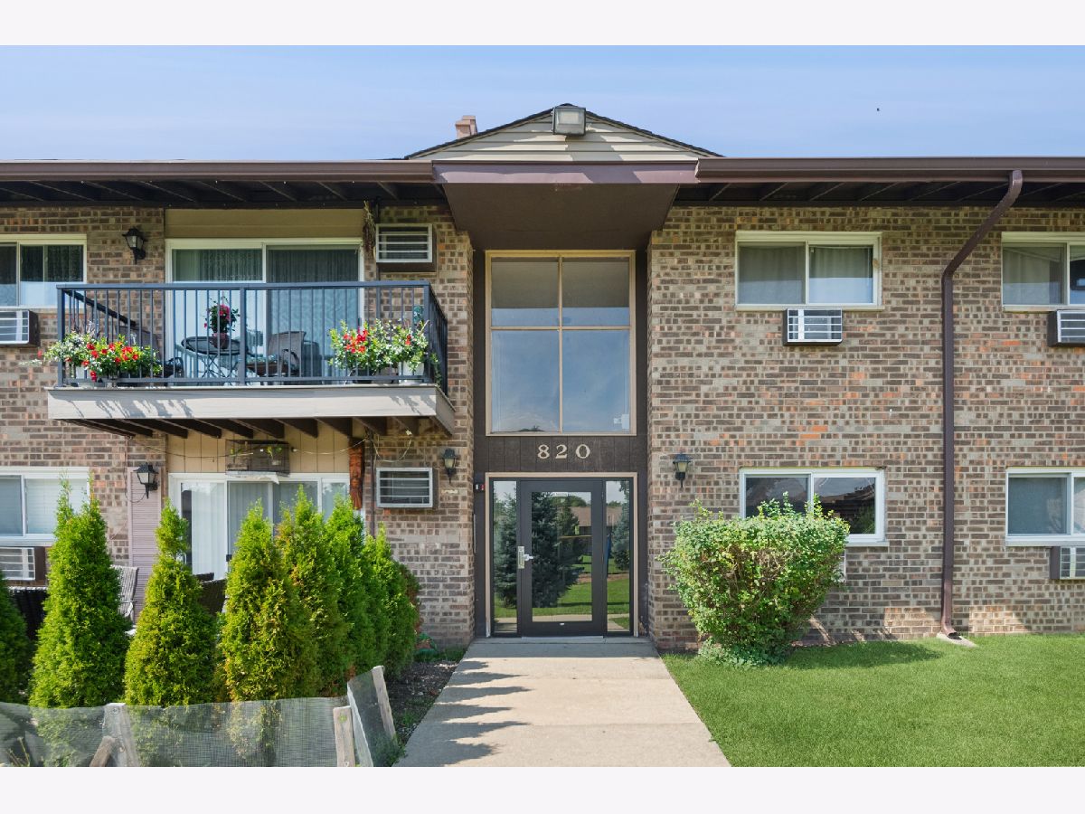 Condominiums For Sale Willow Heights Prospect Heights Illinois, 820 Old Willow Road