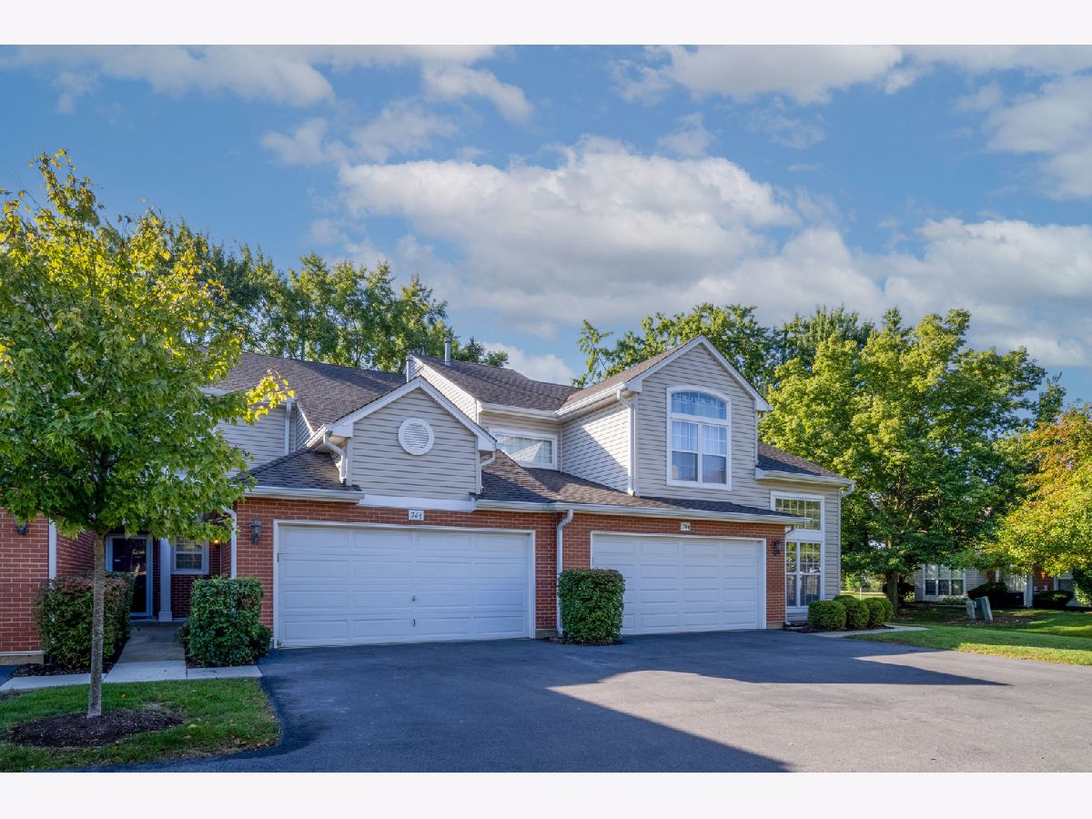 Townhomes & Homes For Sale Roseglen Buffalo Grove Illinois, 746 Old Checker Road