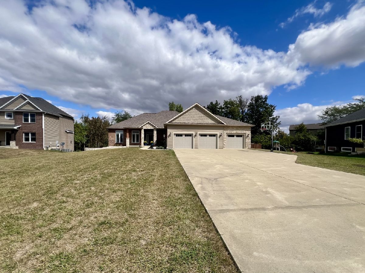 For Sale Mahomet Illinois, 2112 Slade Lane