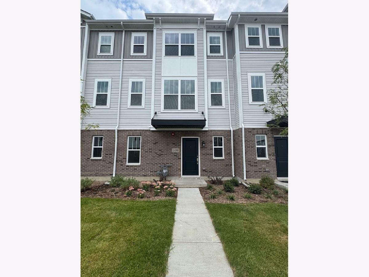 Condos & Townhomes Rented Halston Market Des Plaines Illinois, 1490 Blaine