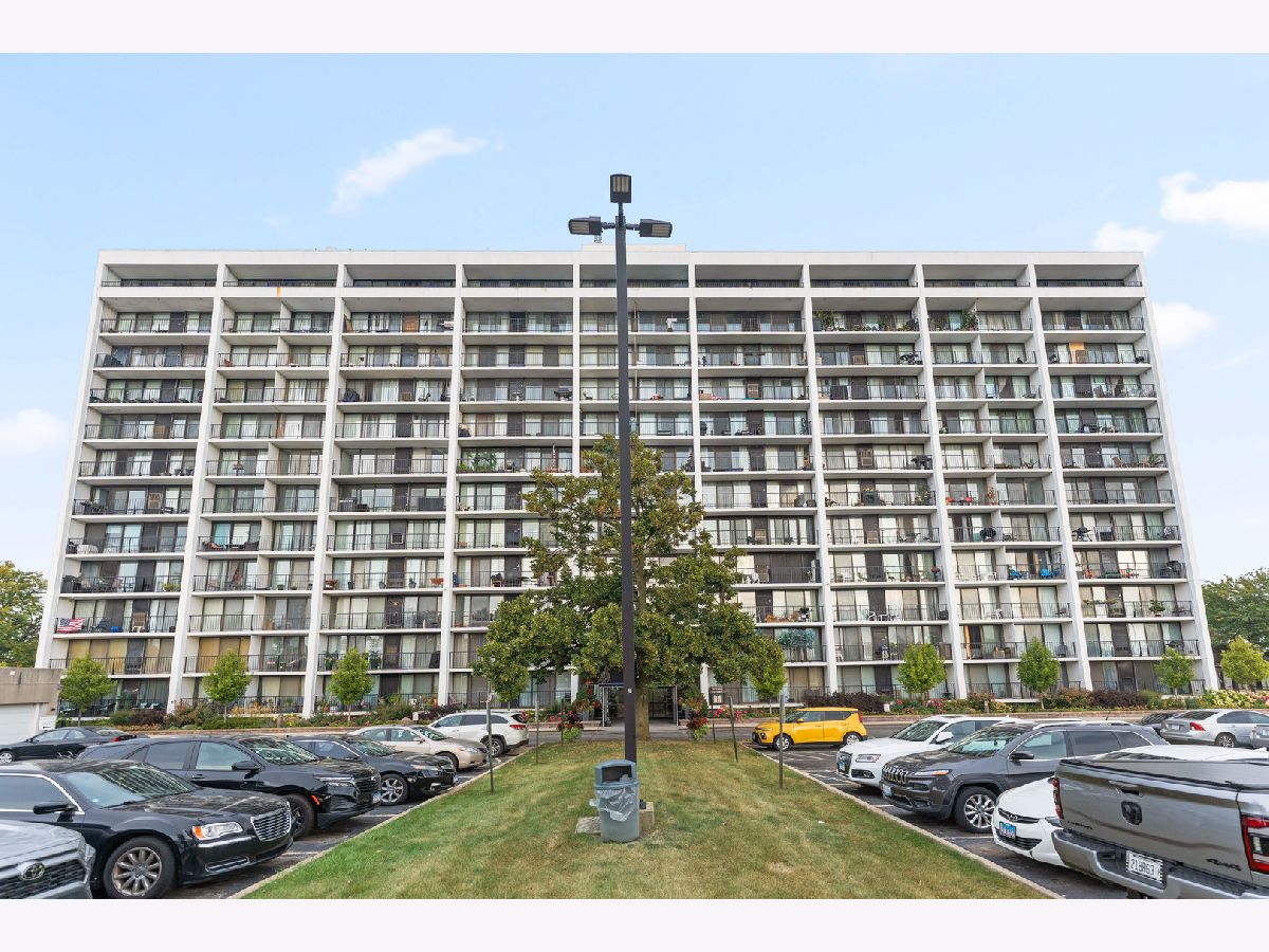 Condominiums For Sale Cove Landing Lombard Illinois, 2005 Finley Road