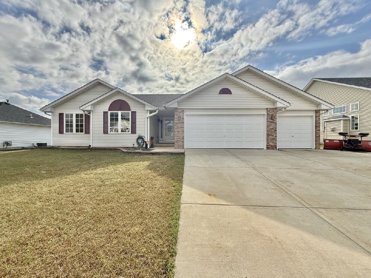 Homes Sold Chicory Ridge Roscoe Illinois, 11008 Chicory Ridge