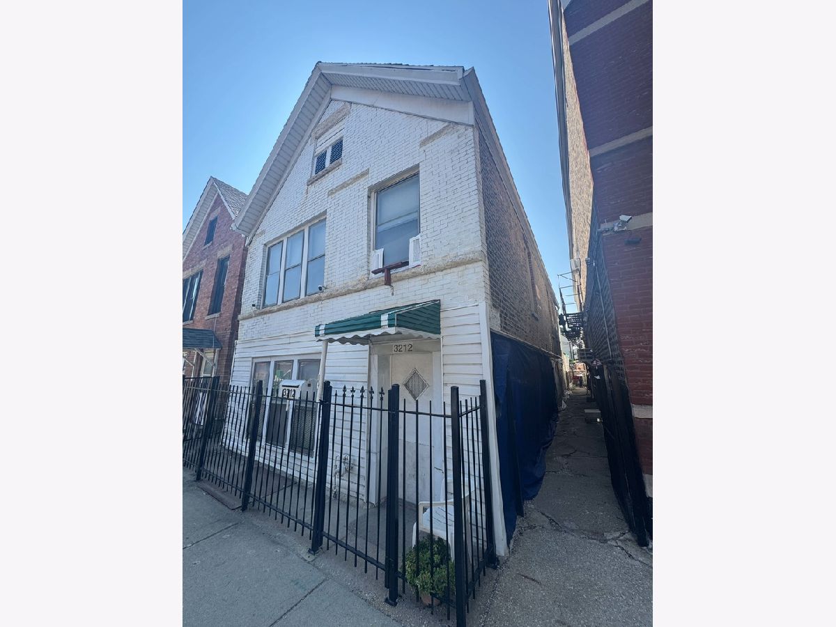  For Sale Chicago Illinois, 3212 Aberdeen Street
