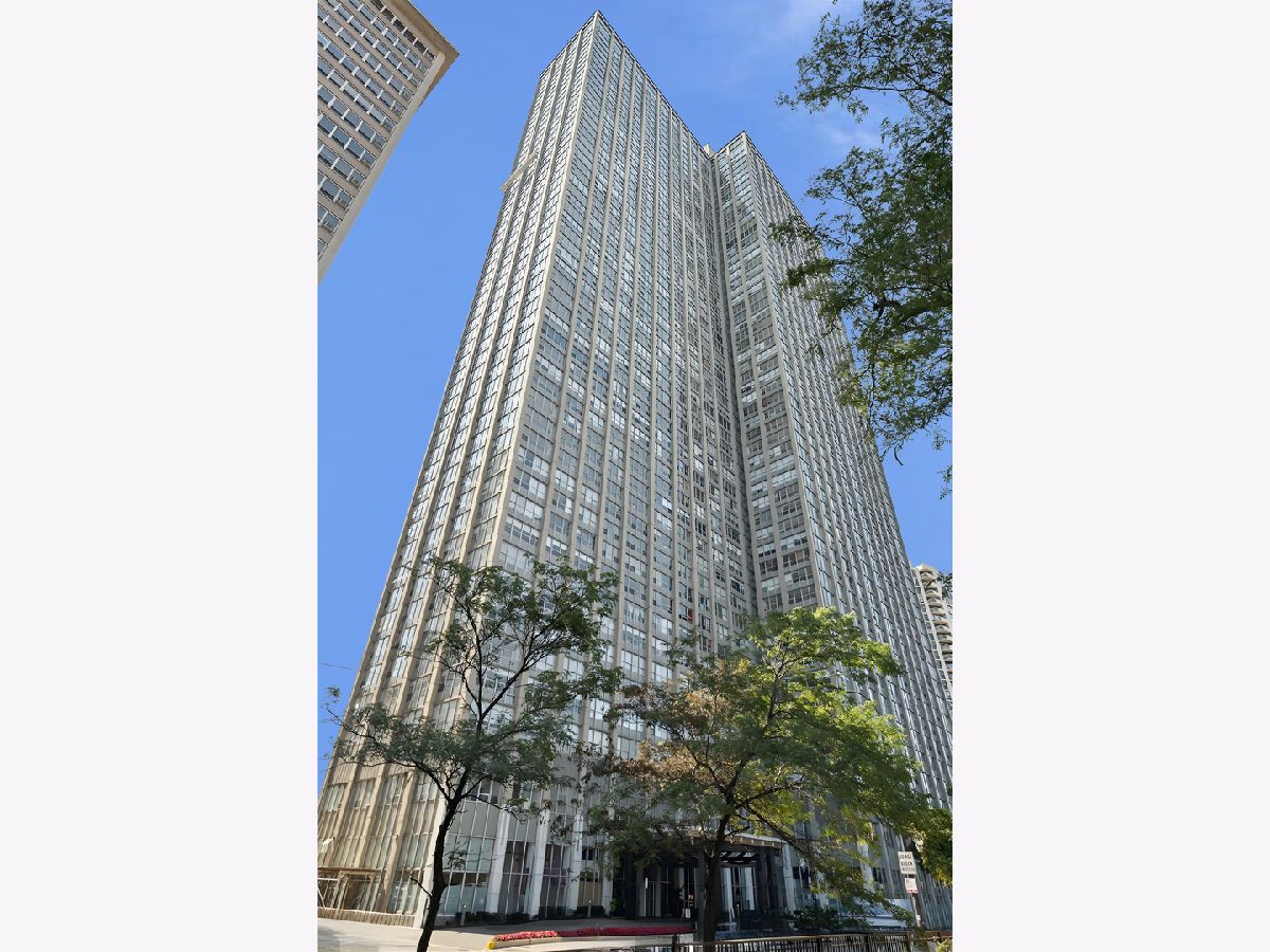 Condominiums For Sale Park Place Tower Chicago Illinois, 655 Irving Park Road