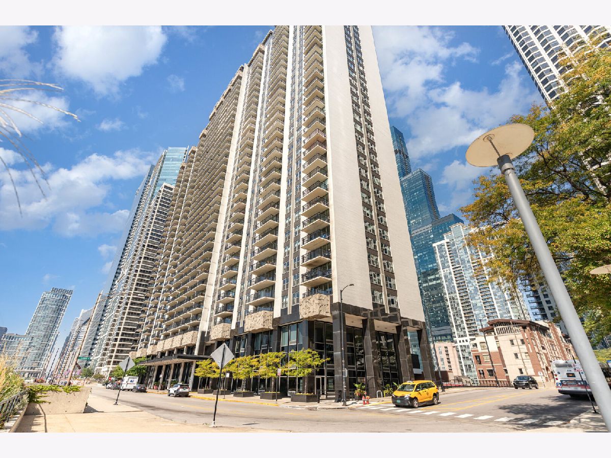 Condos & Townhomes For Sale New Eastside Chicago Illinois, 400 Randolph Street