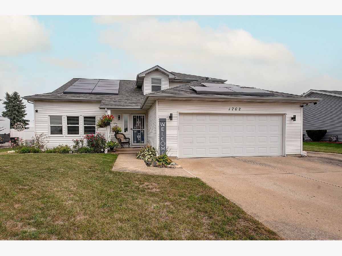 Homes For Sale Autumn Lakes Joliet Illinois, 1702 Timberline Drive